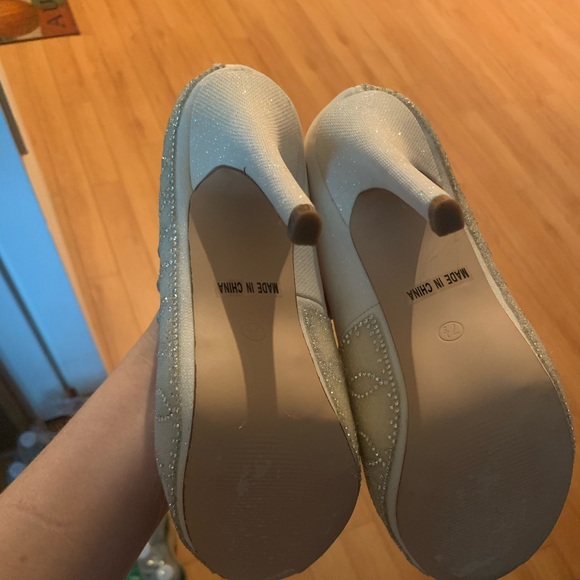 White rhinestone shoe size 7.5 - Picture 3 of 4